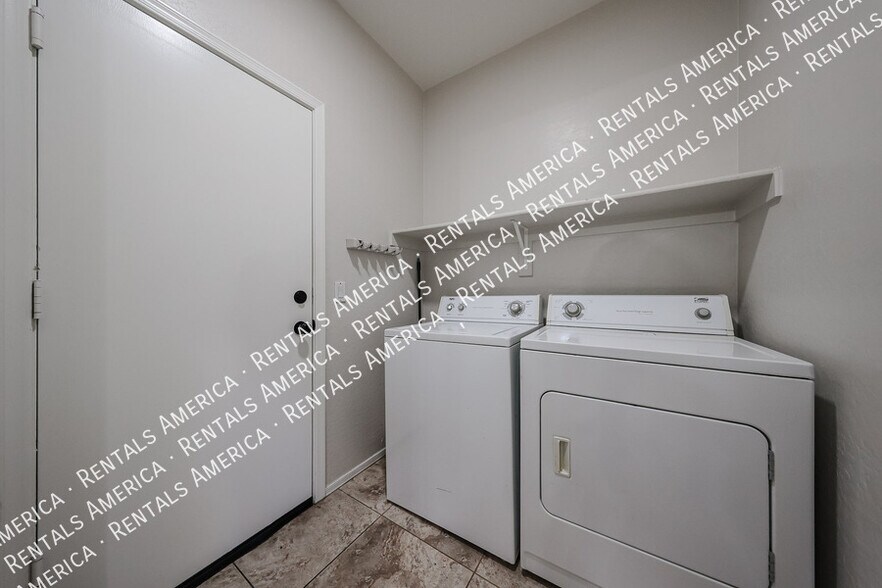 Building Photo - 44388 W Oster Dr