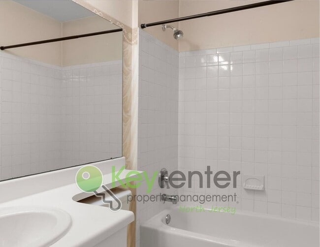 Building Photo - Ground-Floor 2BR/2BA in Desirable Franklin Crossing – Mahwah