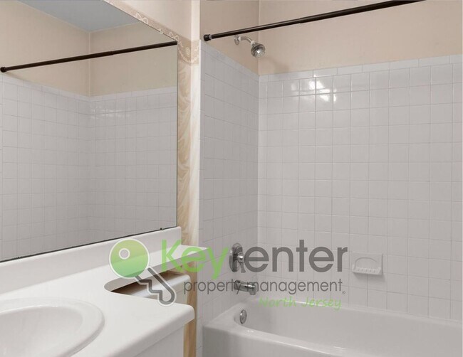 Building Photo - No Broker Fee! Ground-Floor 2BR/2BA in Desirable Franklin Crossing – Mahwah