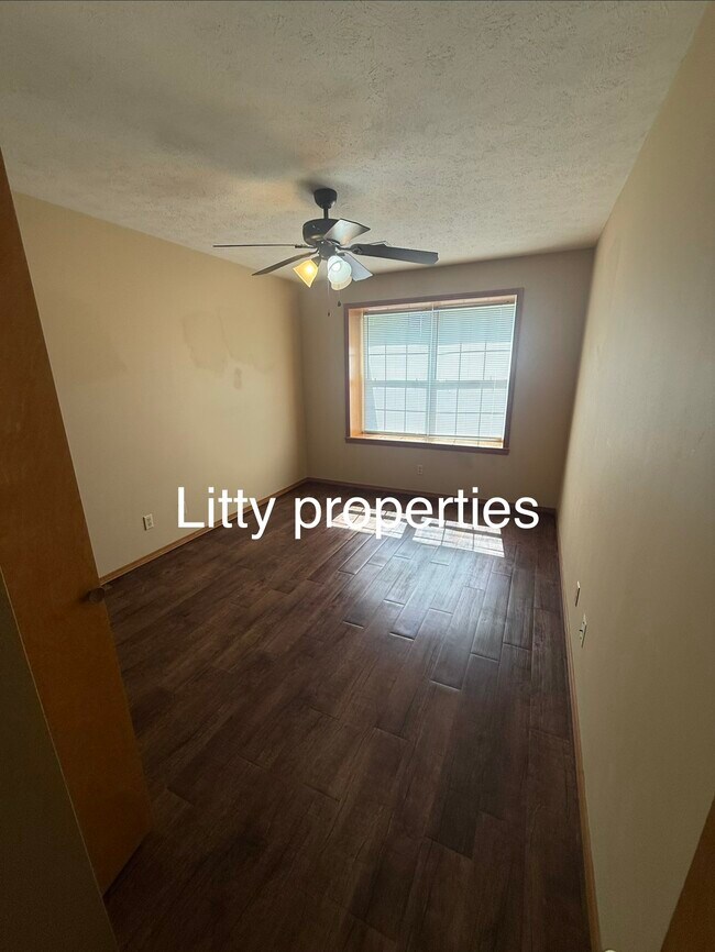 Building Photo - 1505 Stonebrook Ct