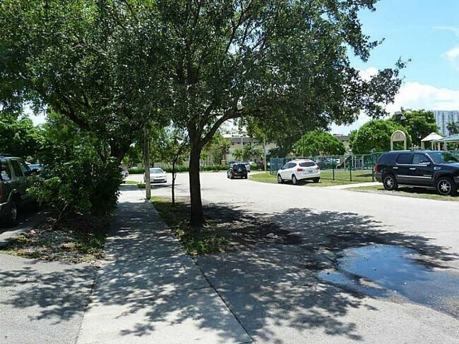 Building Photo - 2185 NW 16th Terrace