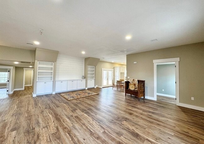 Building Photo - 17022 S 579 Rd