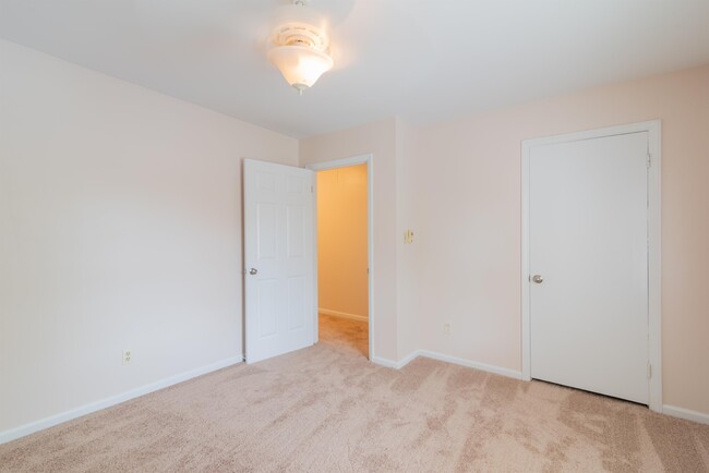 Building Photo - 4631 Old Lantern Way