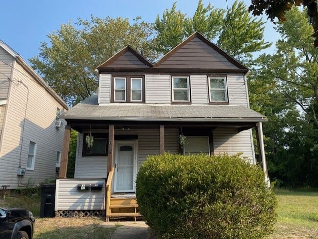 Building Photo - 635 Hazel St