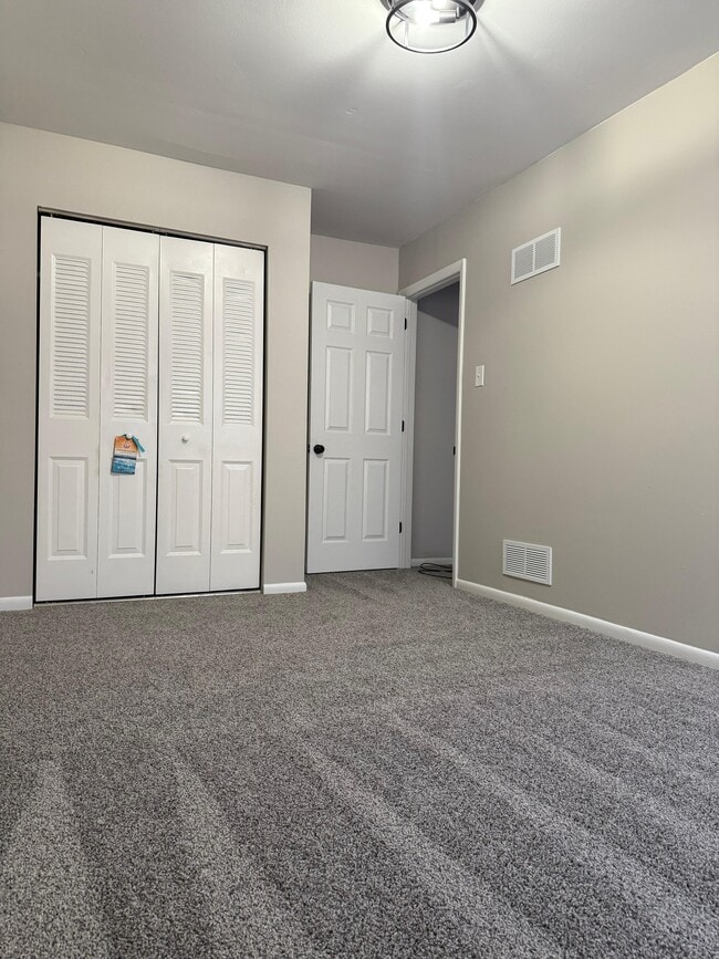 Building Photo - 1905 Walnut Ridge Dr