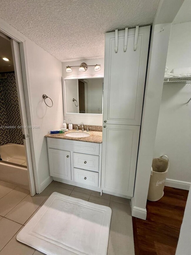 Building Photo - 17011 N Bay Rd