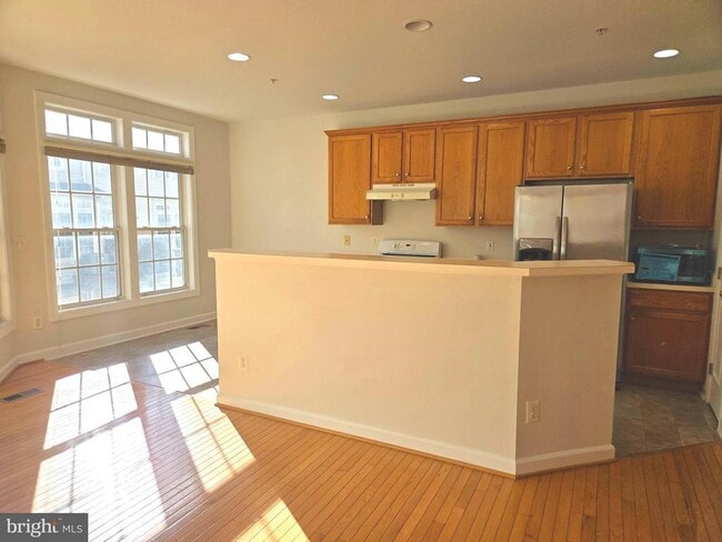 Building Photo - 8183 Skelton Cir