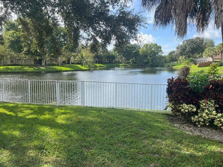 Building Photo - 1120 NW 106th Ave