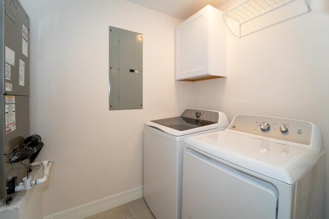 Building Photo - 22 1/2 Fancher Ct