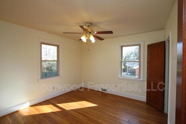 Building Photo - 327 N Park Dr