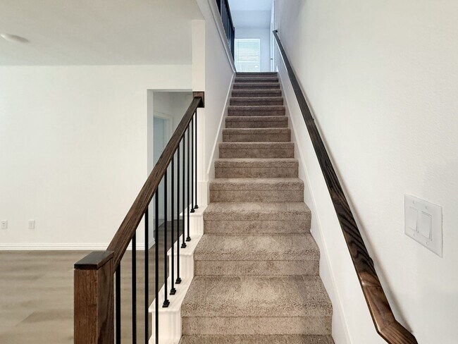 Building Photo - Elegant New Build in Princeton with Pool, ...