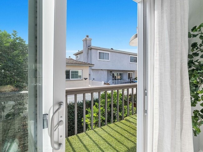 Building Photo - 1141 Stanford Ave