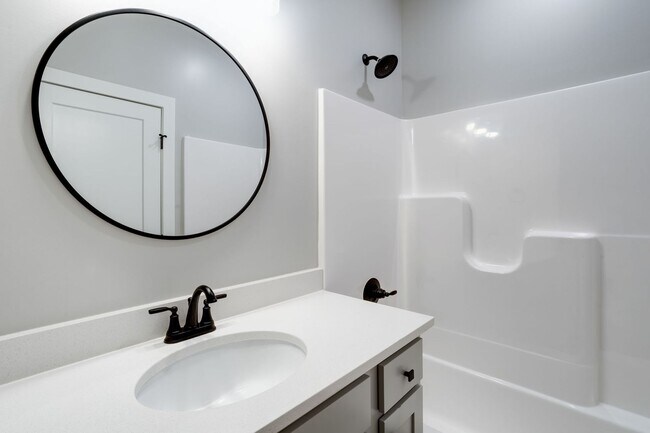 Building Photo - Beautiful Three Bedroom, Two Bathroom