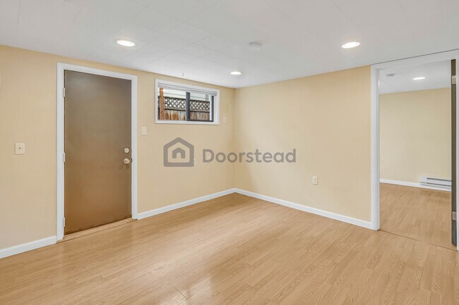 Building Photo - 2028 14th Ave W