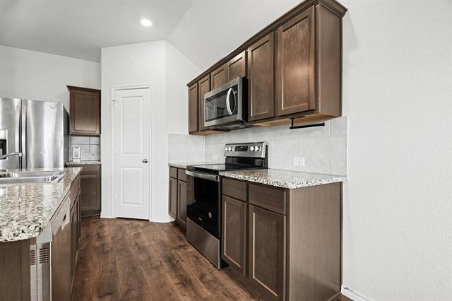 Building Photo - 717 English Dr