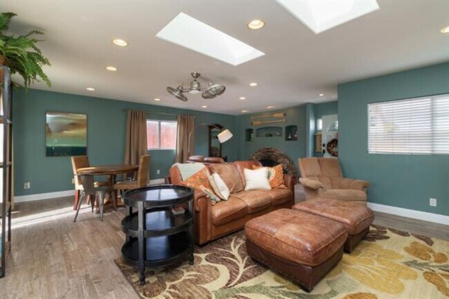 Building Photo - Lovely & Spacious Clairemont Home!  3BD/2BA w/ Pool & Hot Tub! Only - $5,495/mo
