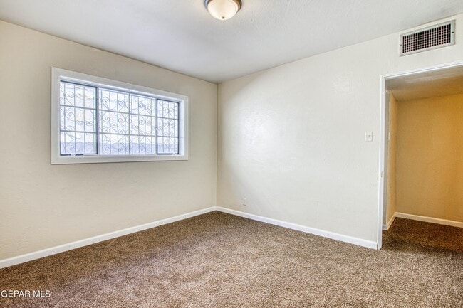 Building Photo - 1611 N Kansas St