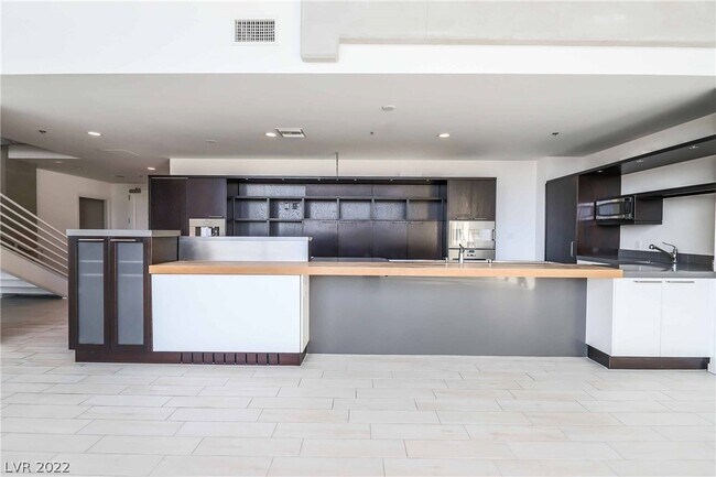 Building Photo - 900 S Las Vegas Blvd