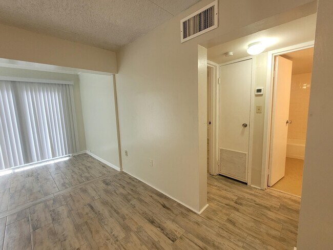 Building Photo - 300 Miracle Strip Pkwy