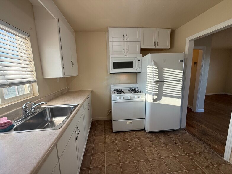 Building Photo - 5425 Live Oak Ave