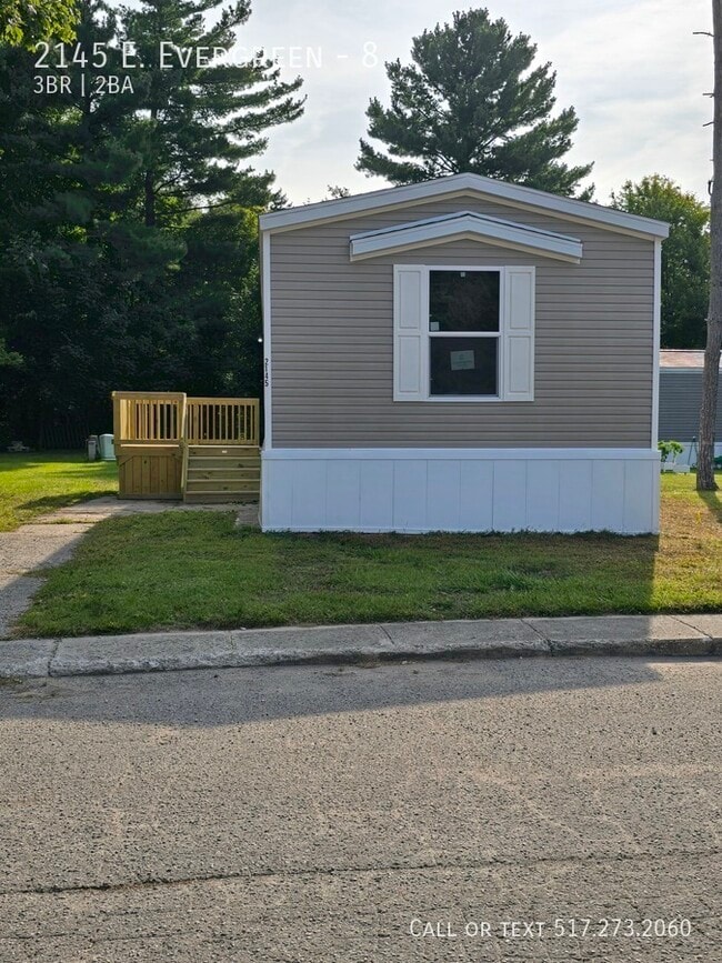 Building Photo - 2145 E. Evergreen-8