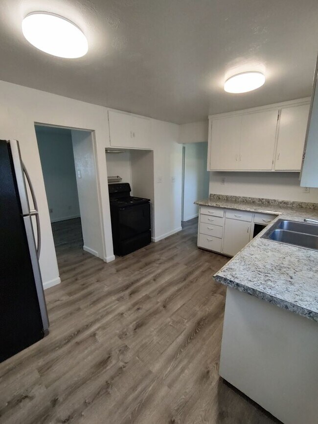 Building Photo - 3 Bedroom 1 Bath House