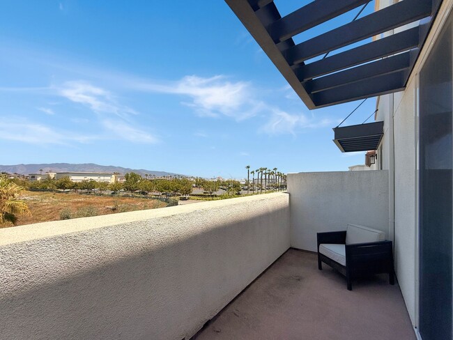 Building Photo - Spacious 4BR/3.5BA Townhome in Otay Ranch ...