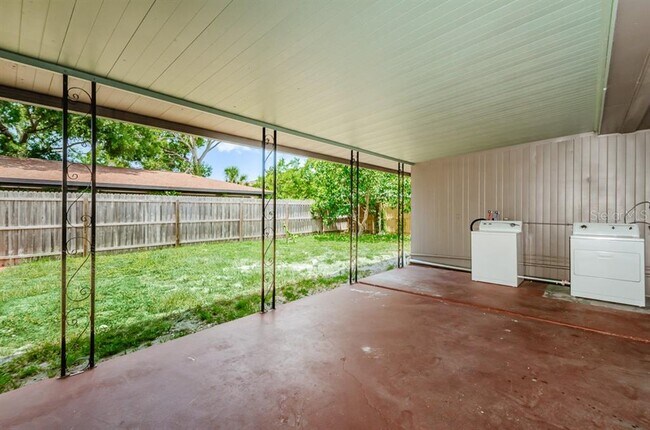 Building Photo - 408 S Aurora Ave