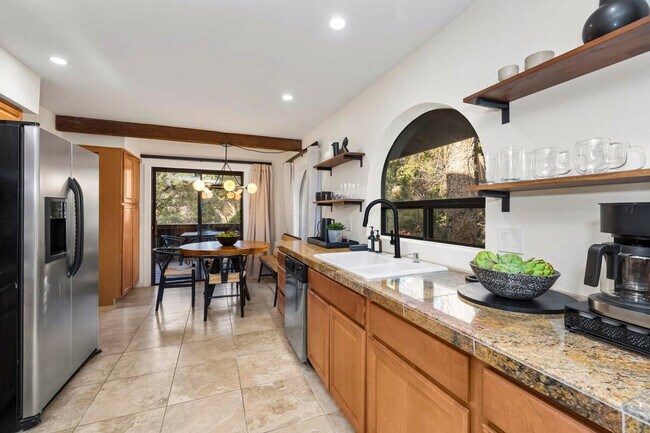 Building Photo - 32 San Patricio Dr
