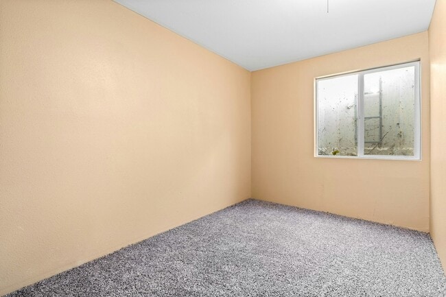 Building Photo - 6317 E 78th Way