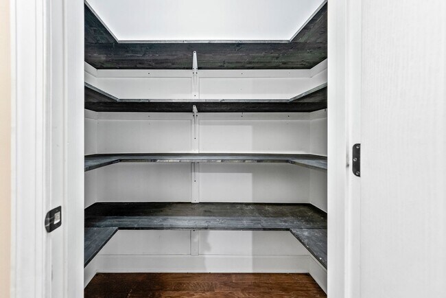 Building Photo - Pet Friendly Three Bedroom with Bonus!