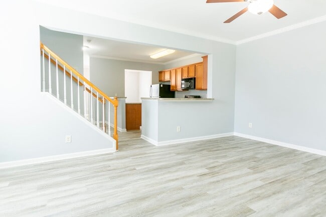 Building Photo - Peaceful 3-Bed, 2-Bath End Unit Townhome i...