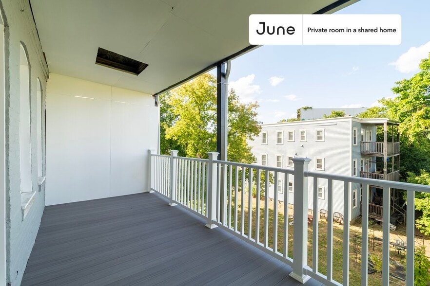 Building Photo - Room in Shared 3 bed/2 bath home in JFK/UMass