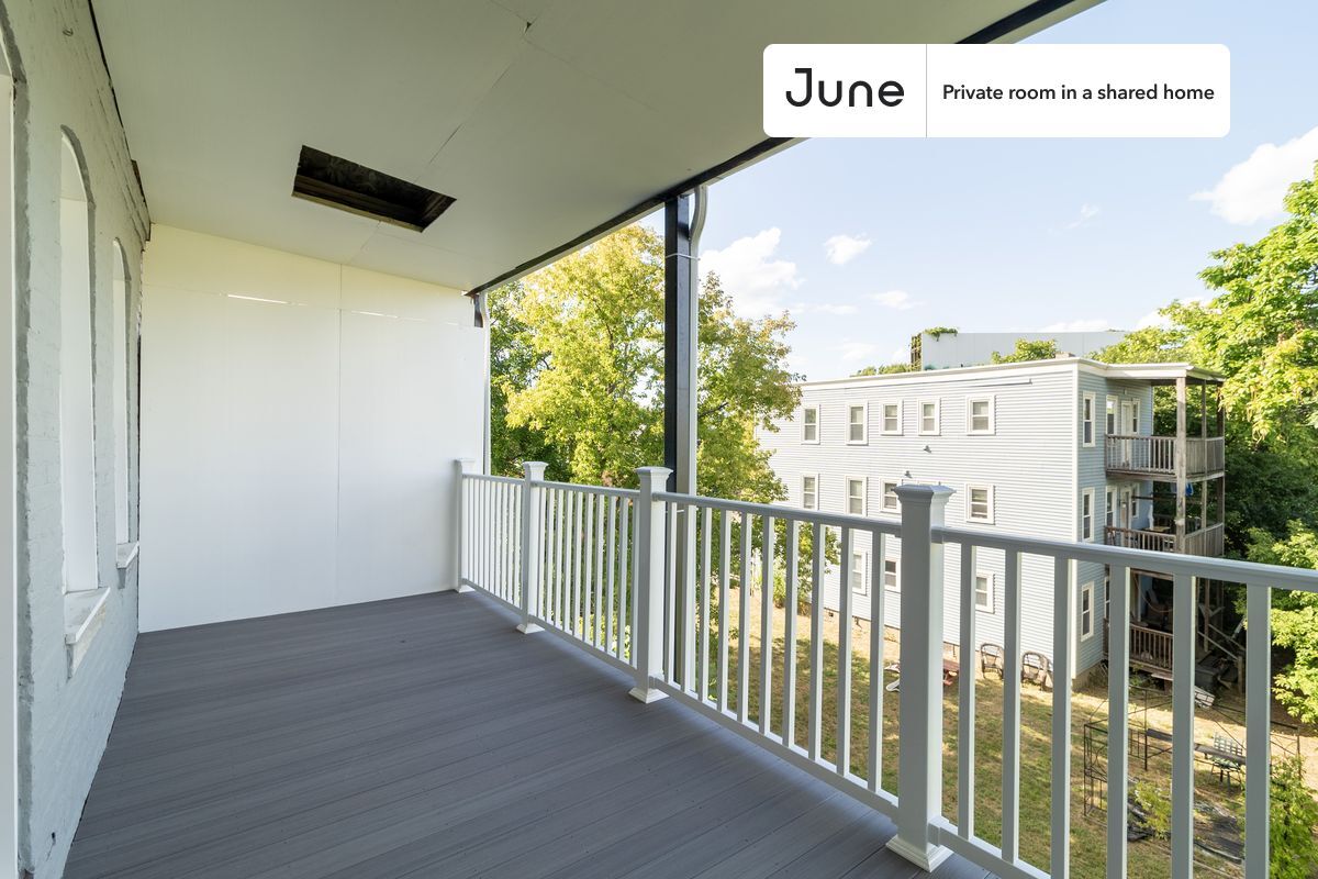 Building Photo - Room in Shared 3 bed/2 bath home