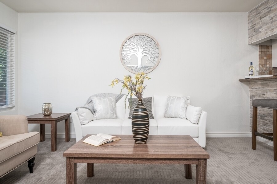 Building Photo - 1681 Bayview Heights Dr