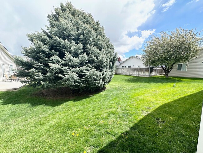 Building Photo - Perfect home in a perfect location in Nampa!