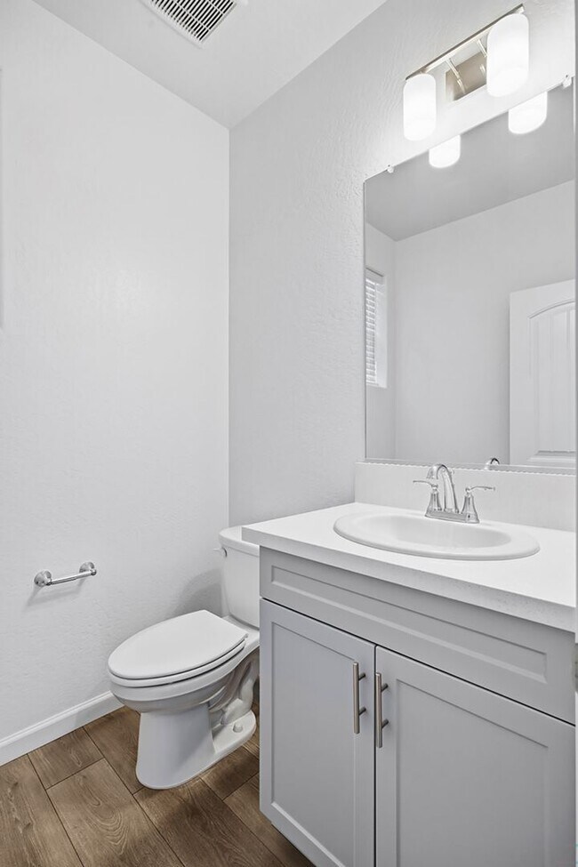 Building Photo - Brand New 3 Bedroom 2.5 Bathroom with Solar in NW Visalia!!