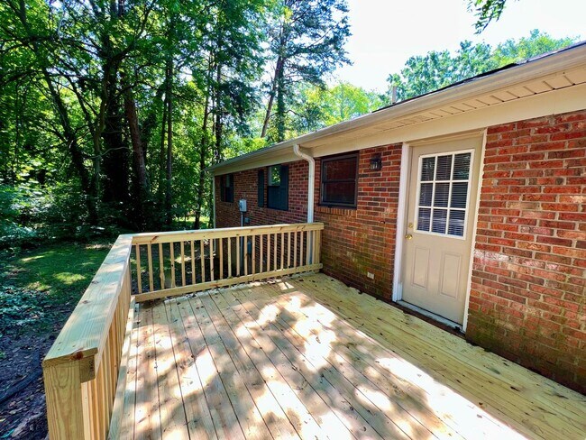 Building Photo - Three-Bedroom, Two Bathroom at Hill Street Duplex