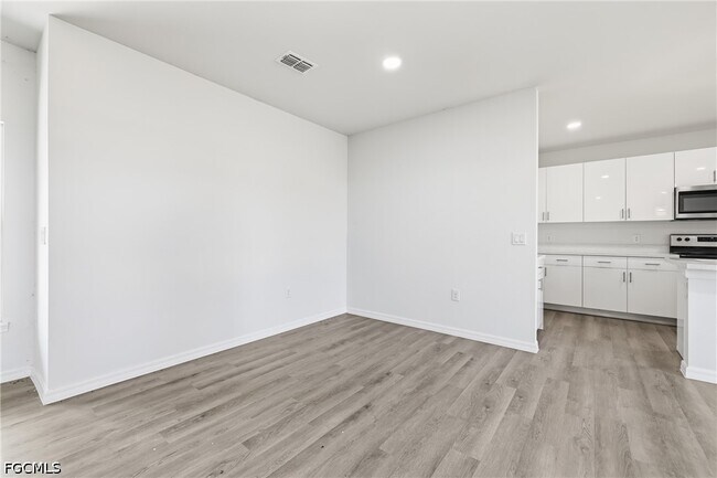 Building Photo - 1406 Ford Cir