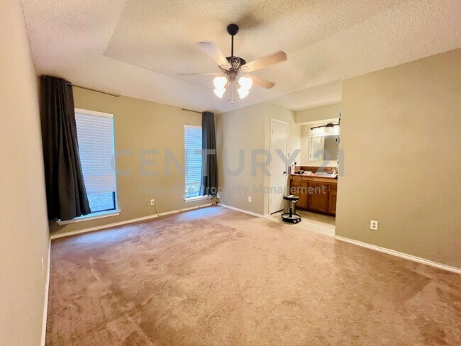 Building Photo - Charming 3/2/2 Situated on a Desirable Corner Lot in Watauga For Rent!