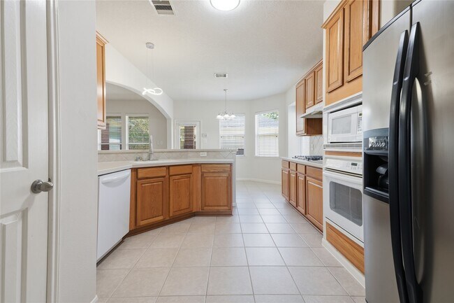 Building Photo - 6165 Darlington Ct
