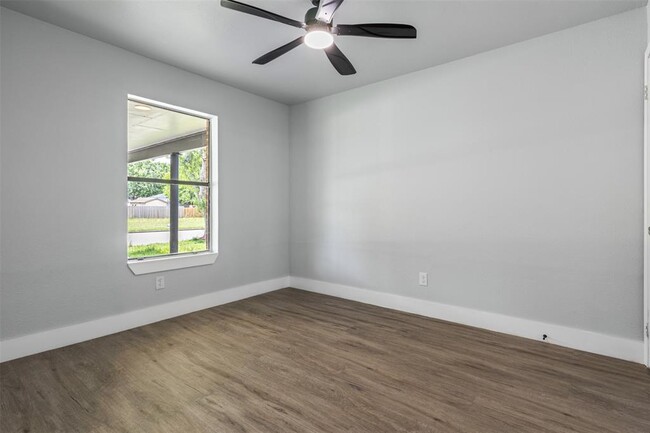 Building Photo - 2207 Mykawa Rd