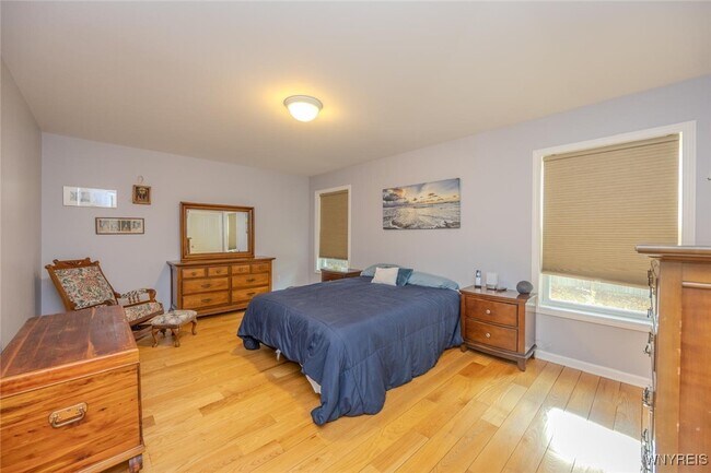 Building Photo - 105 Pine St