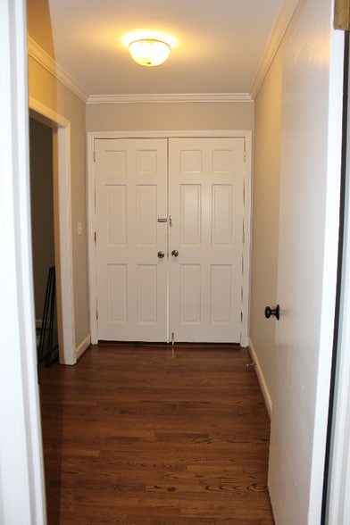 Building Photo - 19 Bridgewood Ave