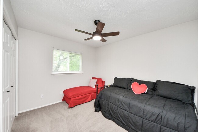 Building Photo - 1902 Kings Arms Way