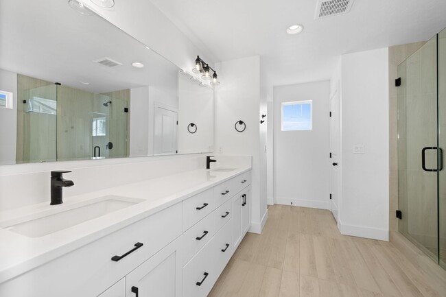 Building Photo - Modern Luxury in Meridian’s Oaks North – 4...