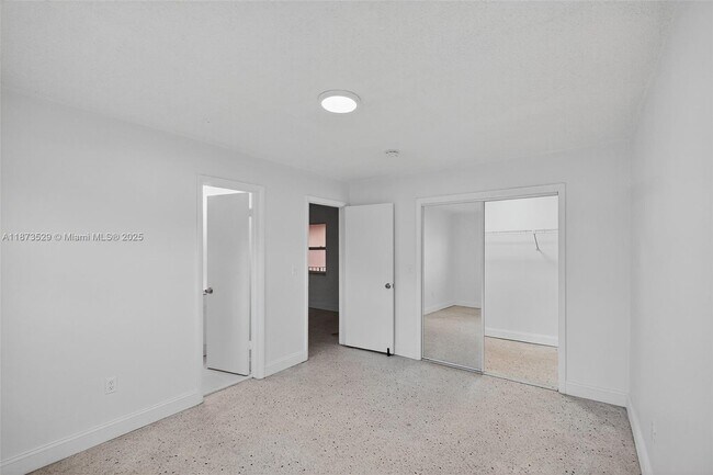 Building Photo - 458 SW 9th St