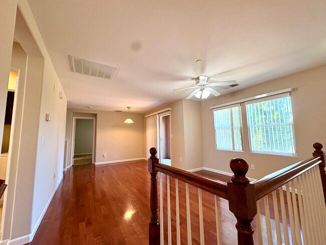 Building Photo - Beautiful Well Kept 2 Bedroom, 2 Bathroom in Roseville!