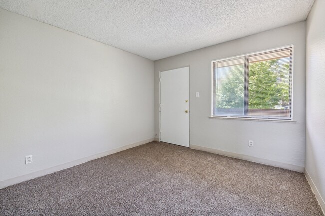 Building Photo - 2110 N Williams St