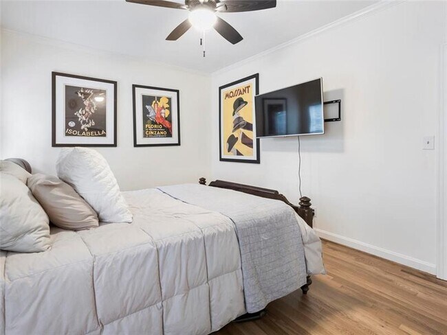 Building Photo - 1872 Wycliff Rd NW